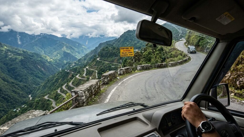 Serpenteando pela antiga Rota da Seda, a mais de 3.000 metros de altitude, a rodovia indiana possui 30 curvas fechadas que parecem um caracol gigante