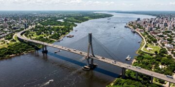 Erguida sobre o Rio Paraná para ligar duas províncias vizinhas, a imponente ponte estaiada argentina é vital para a economia de todo o país