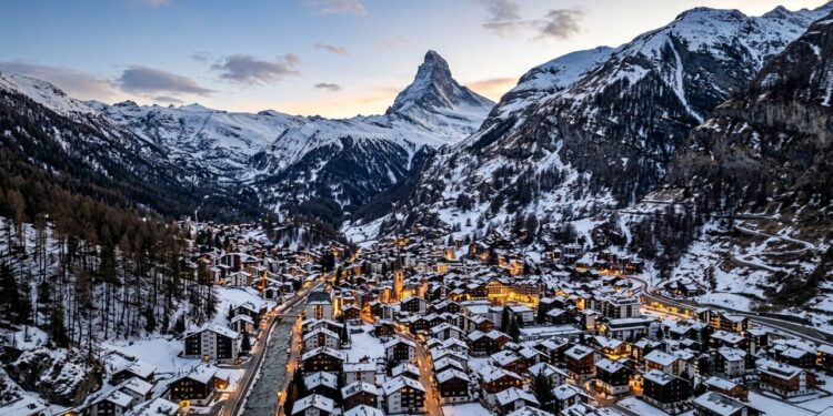 Cidade ideal para quem busca ar puro proíbe carros a combustão, sendo a porta de entrada oficial para as pistas de esqui da famosa montanha Matterhorn