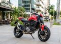 A naked italiana de 111 hp tenta provar que leveza e torque em baixa podem valer mais que cilindrada exibida no tanque