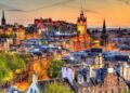 Erguida sobre um vulcão extinto, a capital histórica preserva seu castelo do século 11 e garante alta qualidade de vida urbana