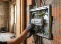 Quanto custa trocar toda a fiação de uma casa antiga em 2026 e por que economizar na elétrica pode virar o erro mais caro da reforma
