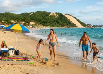 Ponto de encontro entre o lazer e a conquista espacial: região potiguar reúne a praia mais famosa de Natal e uma duna intocada há décadas