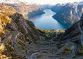 A vertiginosa estrada norueguesa de 27 curvas em grampo de cabelo e túnel subterrâneo de 1.100 metros que desafia a coragem de qualquer piloto