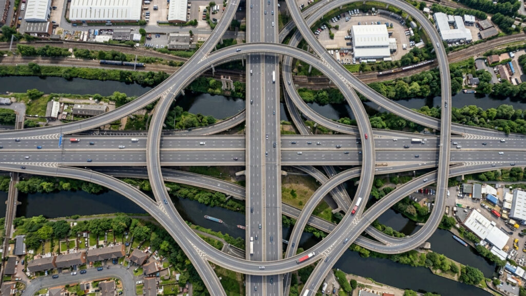 Composto por dezoito alças de acesso distribuídas em cinco níveis de pistas, o complexo viário de Birmingham, na Inglaterra, ganhou fama como Spaghetti Junction