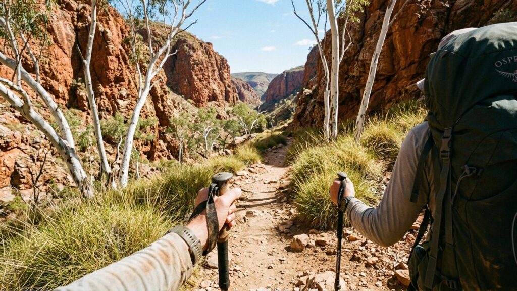 Considerada uma das trilhas mais famosas do deserto australiano, a rota de 223 km cruza os antigos e escarpados desfiladeiros de West MacDonnell