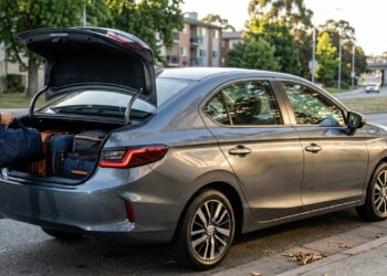 O sedã com 519 litros e pacote de segurança quer convencer quem ainda acha que carro familiar precisa ser grande demais