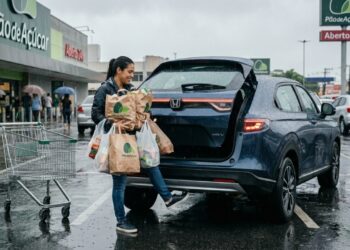 Um porta-malas que abre por sensor muda a relação deste SUV com supermercado, chuva e mãos ocupadas