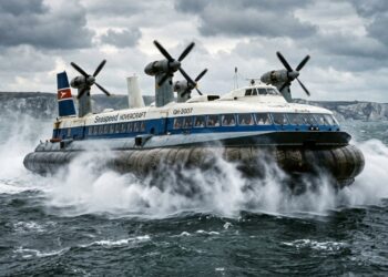 Hovercraft gigante que cruzava o Canal da Mancha