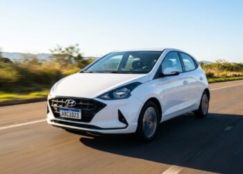 O hatch que faz 15,4 km com 1 litro ficou discreto demais para quem só olha preço e esquece o consumo na estrada