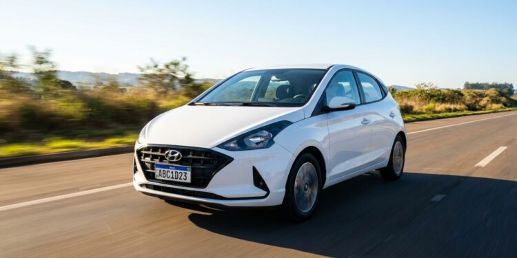 O hatch que faz 15,4 km com 1 litro ficou discreto demais para quem só olha preço e esquece o consumo na estrada