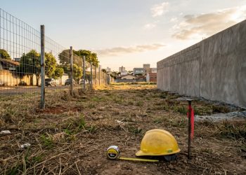 Custo de cercar um terreno de 300 m² em 2026