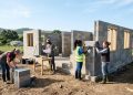 Tijolos de plástico reciclado que permitem construir uma casa em cinco dias