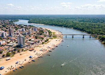 Portal da Amazônia com praias de água doce que surgem entre julho e setembro: expansão demográfica notável marca este ponto maranhense