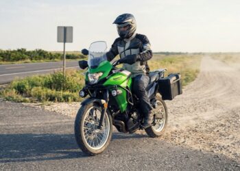 A trail bicilíndrica de 300 cilindradas com roda dianteira de 19 polegadas quer ser a moto de quem não sabe onde a estrada termina