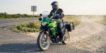 A trail bicilíndrica de 300 cilindradas com roda dianteira de 19 polegadas quer ser a moto de quem não sabe onde a estrada termina
