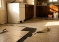 Quanto um pedreiro cobra para trocar o piso de uma cozinha de 12 m² em 2026, e por que a retirada do antigo muda tudo