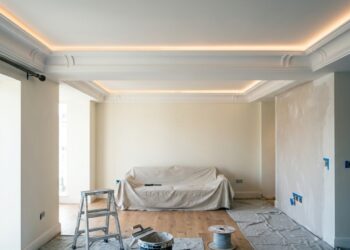 Quanto um gesseiro cobra para fazer sancas e iluminação embutida na sala em 2026