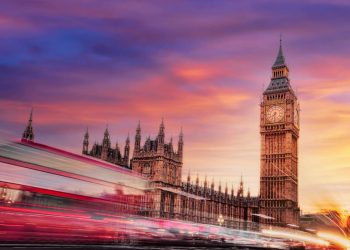 Cidade histórica fundada no ano 43 d.C. que foi a sede do Império Britânico abriga palácios reais e o Big Ben às margens do rio Tâmisa