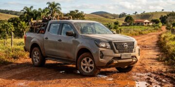 A caminhonete com caçamba de 1.054 litros e reboque de até 2.800 kg mira quem usa força como ferramenta de verdade