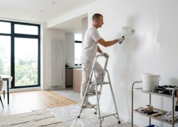Quanto um pintor cobra para pintar um apartamento de 50 m² em 2026