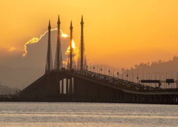 A colossal travessia marítima de 13,5 km de extensão inaugurada em 1985 que uniu o continente malaio à ilha e impulsionou a economia do Sudeste Asiático