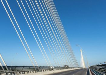 Com 2,2 km de extensão e um vão livre de 380 metros, a ponte estaiada de 2019 virou a passagem mais larga da Colômbia sobre as águas do rio Magdalena