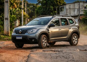 O SUV de 475 litros que encara rua ruim sem pose de luxo continua vivo para quem prefere robustez a firula de painel