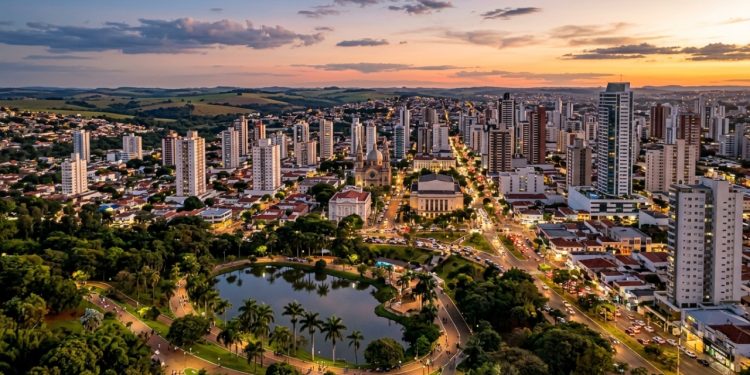 Califórnia Brasileira é a única grande cidade do país que bebe 100% da água do maior aquífero da América do Sul