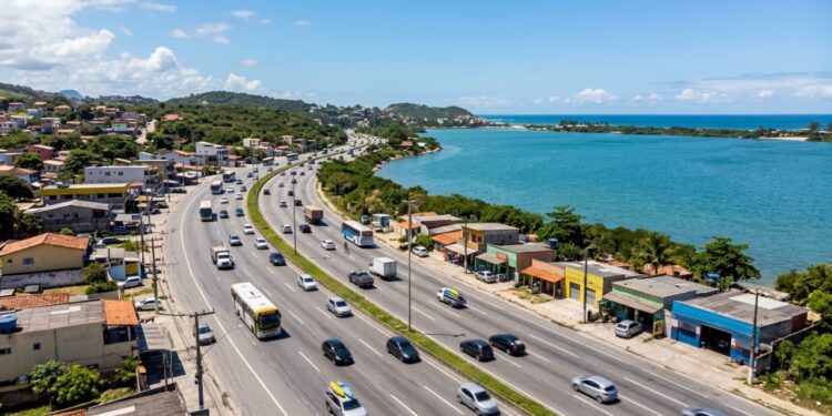 A Rodovia Amaral Peixoto, no Rio de Janeiro, percorre 180 km de litoral entre Niterói e Macaé e é o único acesso terrestre a dezenas de praias e lagoas da Região dos Lagos