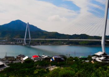 A ciclovia marítima de 70 km que une seis ilhas através de sete pontes suspensas, sendo considerada a rota mais espetacular de todo o Japão