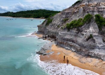 A paradisíaca vila de pescadores baiana fundada em 1586 que atrai turistas do mundo todo por seu charmoso Quadrado histórico e praias de areia branca