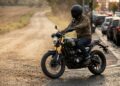 A scrambler de 400 cilindradas tenta vender aventura de fim de semana para quem ainda precisa encarar trânsito de segunda a sexta