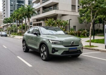 O crossover elétrico que passa dos 380 km de autonomia tenta transformar recarga em detalhe planejado e não em medo diário