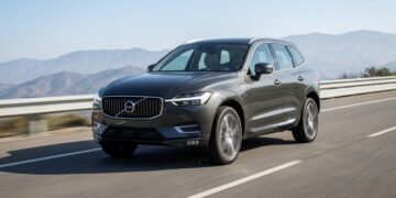 O híbrido plug-in de 462 cv roda no elétrico por até 48 km e ainda acelera como carro que não queria economizar nada