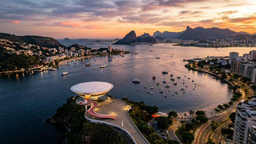 Cidade do litoral fluminense, situada a apenas 11 km da capital Rio de Janeiro, abriga o famoso museu futurista desenhado por Oscar Niemeyer