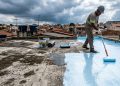 Quanto um impermeabilizador cobra para tratar a laje de uma casa em 2026, e por que ignorar esse serviço sai muito mais caro