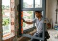 Quanto um profissional cobra para instalar janela de alumínio em um quarto em 2026, e o que encarece a troca