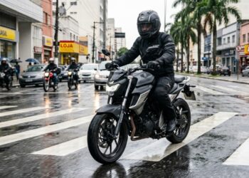 ABS nas duas rodas transforma esta 250 urbana em escolha mais séria para quem pega chuva e corredor todo dia