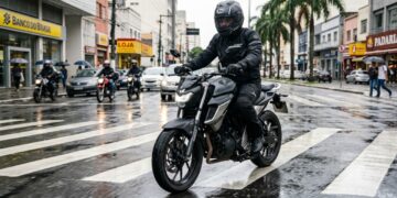 ABS nas duas rodas transforma esta 250 urbana em escolha mais séria para quem pega chuva e corredor todo dia