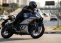 Carenagem esportiva e 41,3 cv fazem esta 321 cc parecer moto de pista antes mesmo de sair da garagem