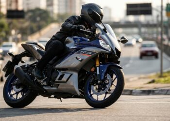 Carenagem esportiva e 41,3 cv fazem esta 321 cc parecer moto de pista antes mesmo de sair da garagem