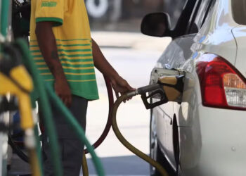 Vendas no varejo diminuem 1,5% em abril; maior queda em quase 4 anos