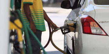 Vendas no varejo diminuem 1,5% em abril; maior queda em quase 4 anos