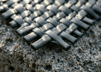Como a engenharia estrutural moderna utiliza polímeros reforçados para ampliar a capacidade portante