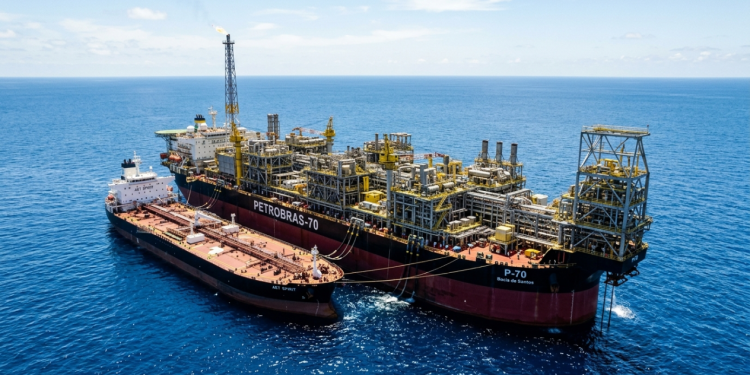 A Petrobras vai instalar 8 novos FPSOs até 2030: e cada um deles é construído como uma cidade flutuante capaz de processar 180 mil barris por dia