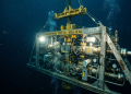 Nem plataforma fixa nem mergulhador humano: o robô que instala a Árvore de Natal Molhada no fundo do mar e controla o fluxo de petróleo com válvulas operadas à distância