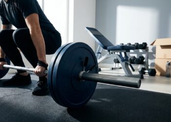 Quanto custa montar uma academia em casa e como três equipamentos podem substituir uma sala cheia de máquinas