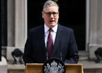 Bolsa de Londres sobe após renúncia do primeiro-ministro Keir Starmer