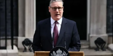Bolsa de Londres sobe após renúncia do primeiro-ministro Keir Starmer